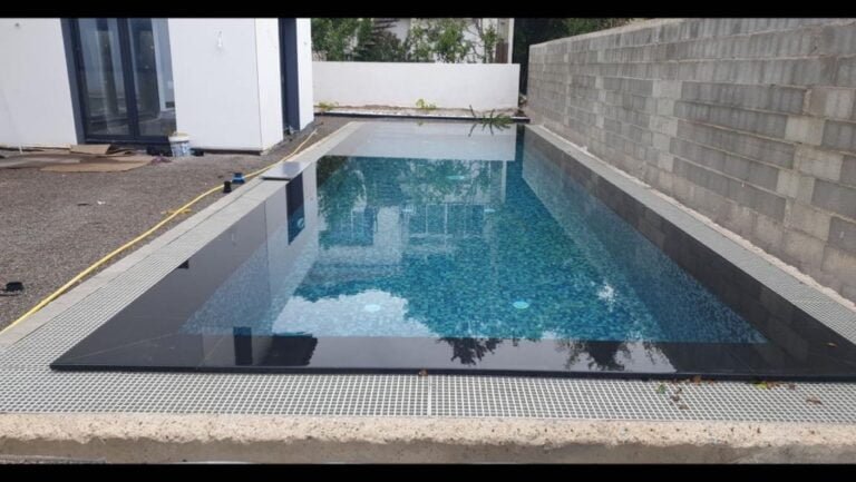 Piscine en béton réalisée par Piscine Hérault