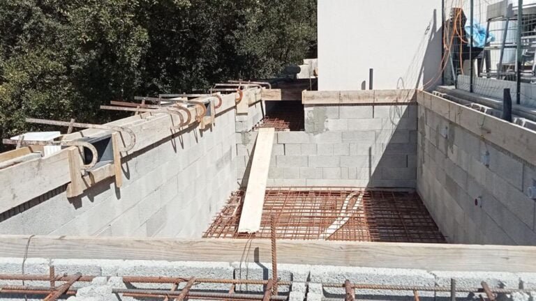 Chantier Piscine Hérault — construction béton, vue 24